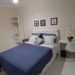 Suites Casal E Solteiro Em Casa Familiar