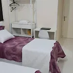 Suites Casal E Solteiro Em Casa Familiar