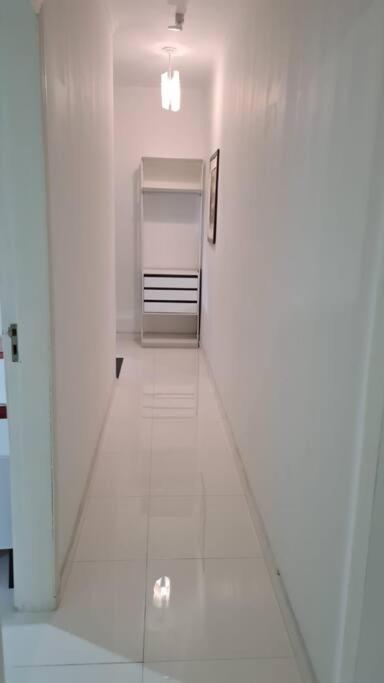 Casal E Solteiro Em Casa Familiar Apartamento
