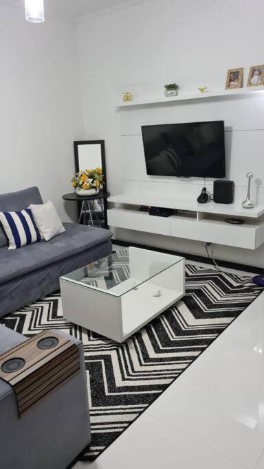 Casal E Solteiro Em Casa Familiar