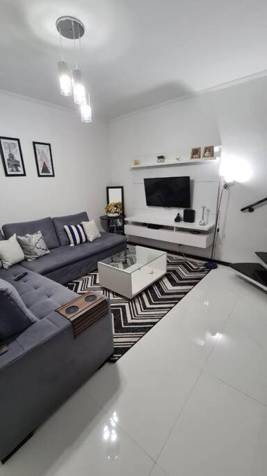 Casal E Solteiro Em Casa Familiar São Paulo